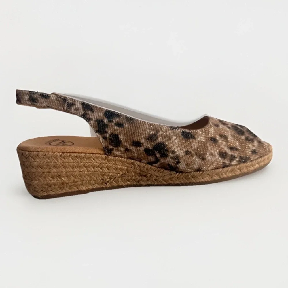 White Mountain Women's 10 Maize Leopard Fabric Peep Toe Espadrille Wedge Sandals